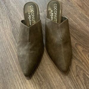 Never worn, Olive Green, size 8, heel!